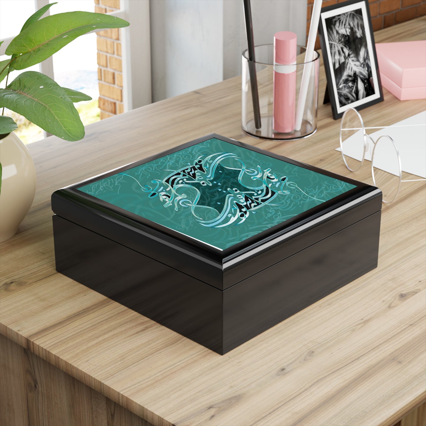 Detailed Calligraphy Beauty Jewelry Organizer