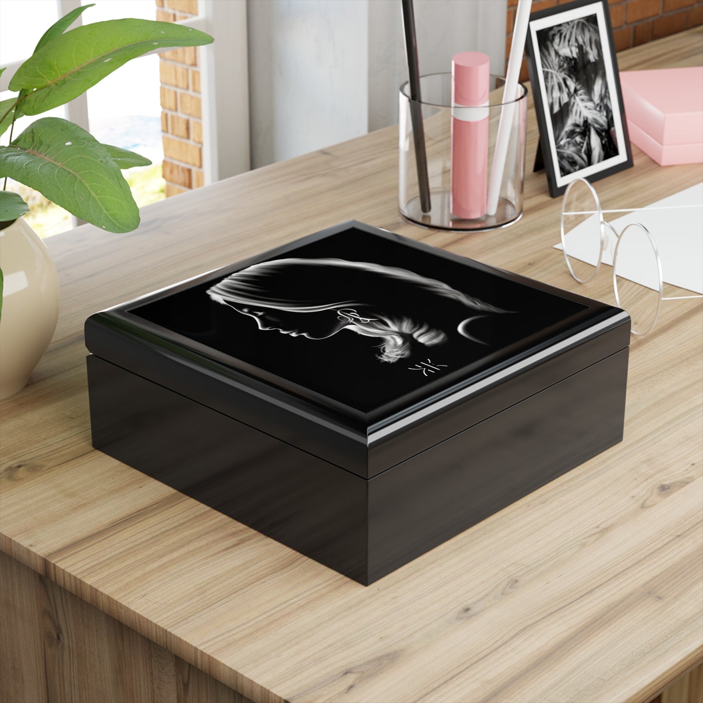 Kalli K Digital Art Beauty Jewelry Organizer